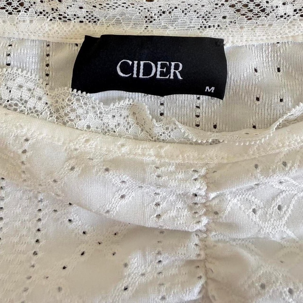Cider White Eyelet Crop Top with Puff Sleeves - Size M - Picture 2 of 2